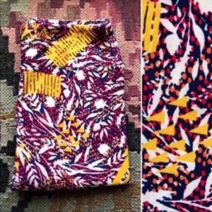 LuLaRoe - NWT One Size Leggings - Red/Yellow
